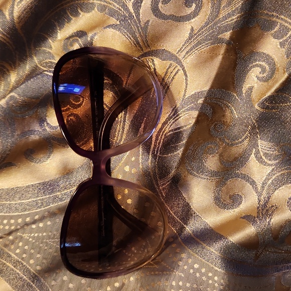 Salvatore Ferragamo Sunglasses. - Picture 4 of 7